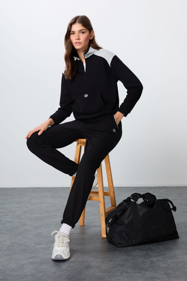 Siyah Kompakt Pamuklu Kalın Pürüzsüz Dokulu Dik Yaka Oversize Fit Kadın Eşofman Takım - 95342 - 1