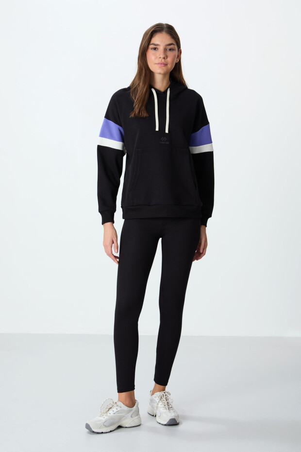 Siyah Kompakt Pamuklu Kalın Pürüzsüz Dokulu Kapüşonlu Standart Kalıp Kadın Sweatshirt - 97290 - 2