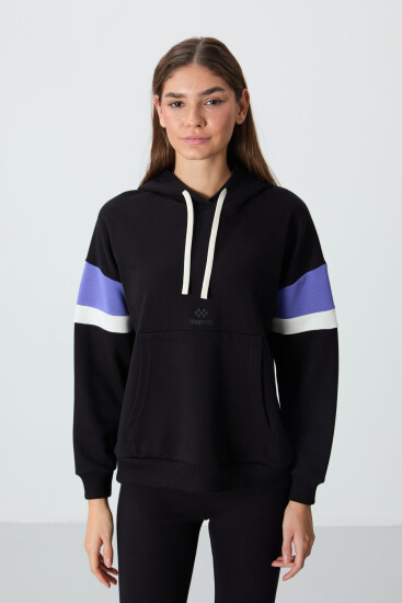 Siyah Kompakt Pamuklu Kalın Pürüzsüz Dokulu Kapüşonlu Standart Kalıp Kadın Sweatshirt - 97290 