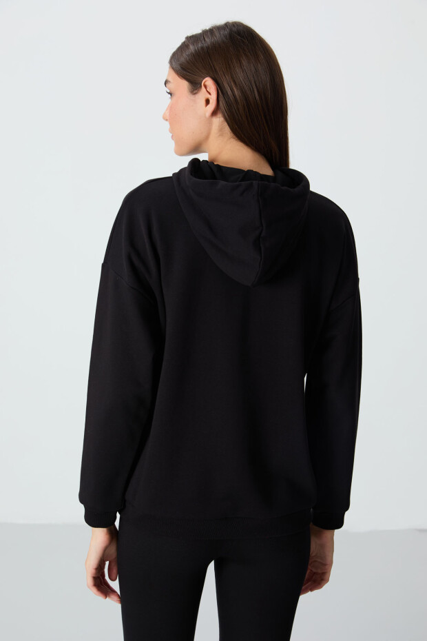 Siyah Kompakt Pamuklu Kalın Pürüzsüz Dokulu Kapüşonlu Rahat Form Fit Kadın Sweatshirt - 97291 - 5