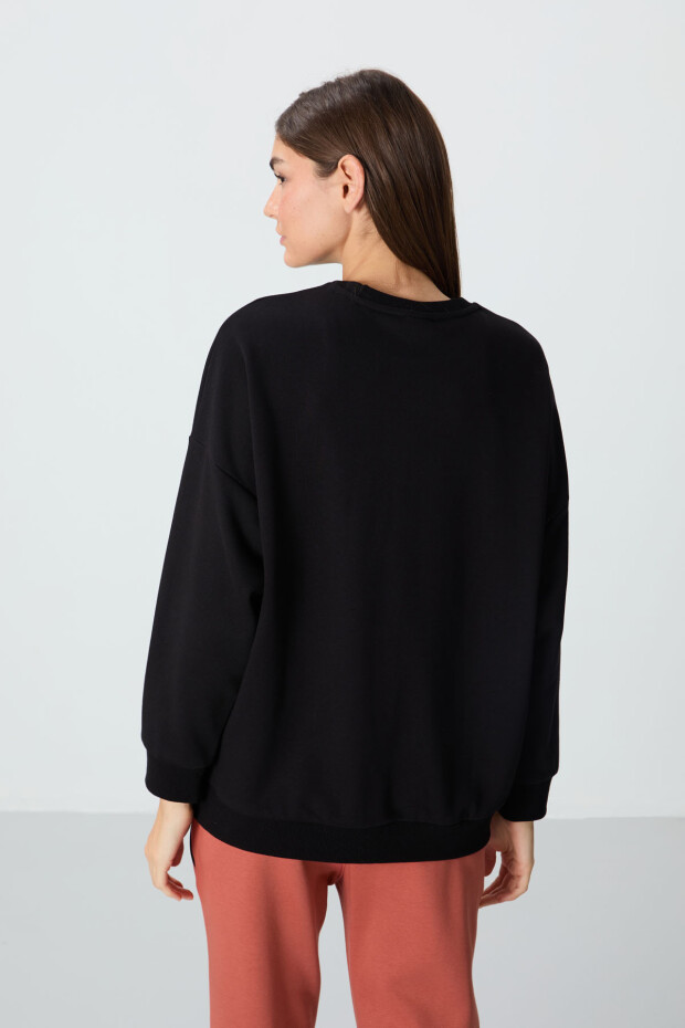 Siyah Kompakt Pamuklu Kalın Pürüzsüz Dokulu O Yaka Oversize Fit Kadın Sweatshirt - 97288 - 5