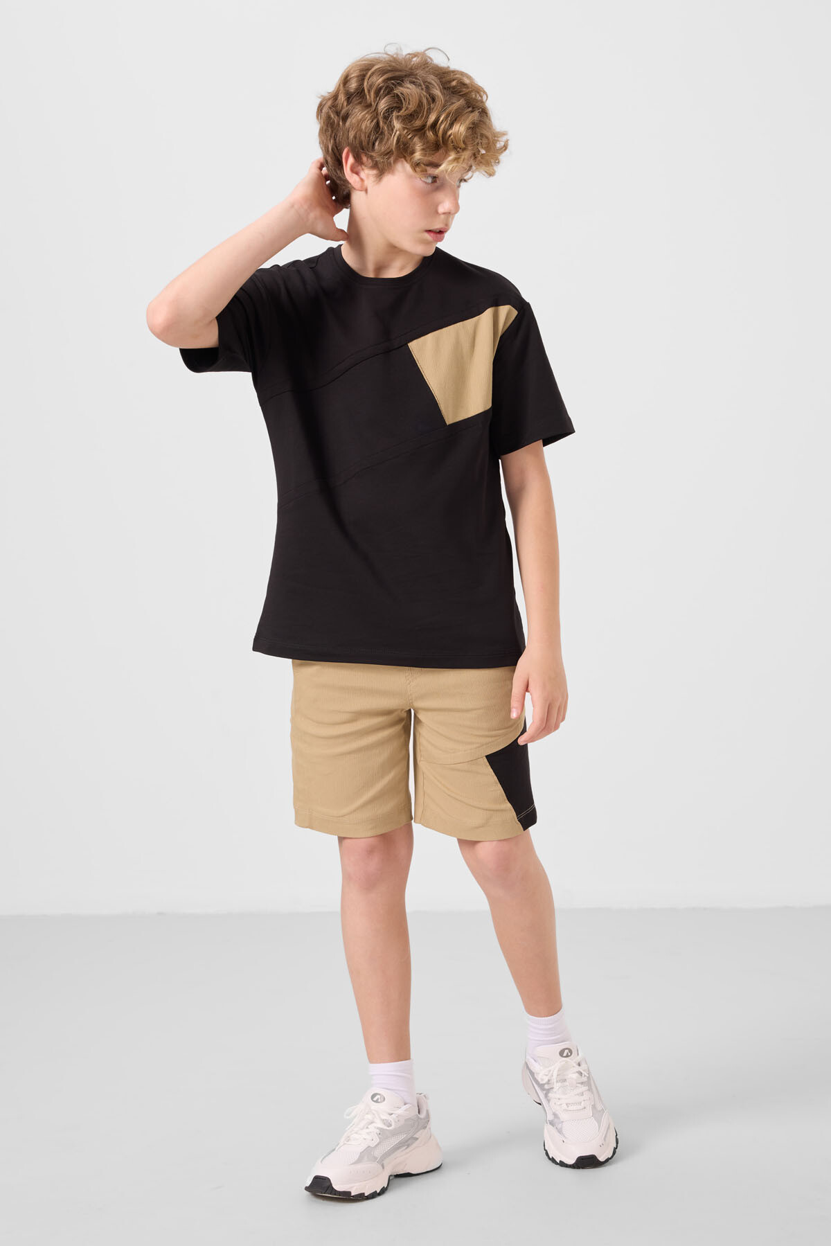 Siyah-Koyu Bej Pamuklu Oversize Fit Dokuma Hafif Esnek Chino Erkek Çocuk Şort Takım - 11275 - TOMMYLIFE