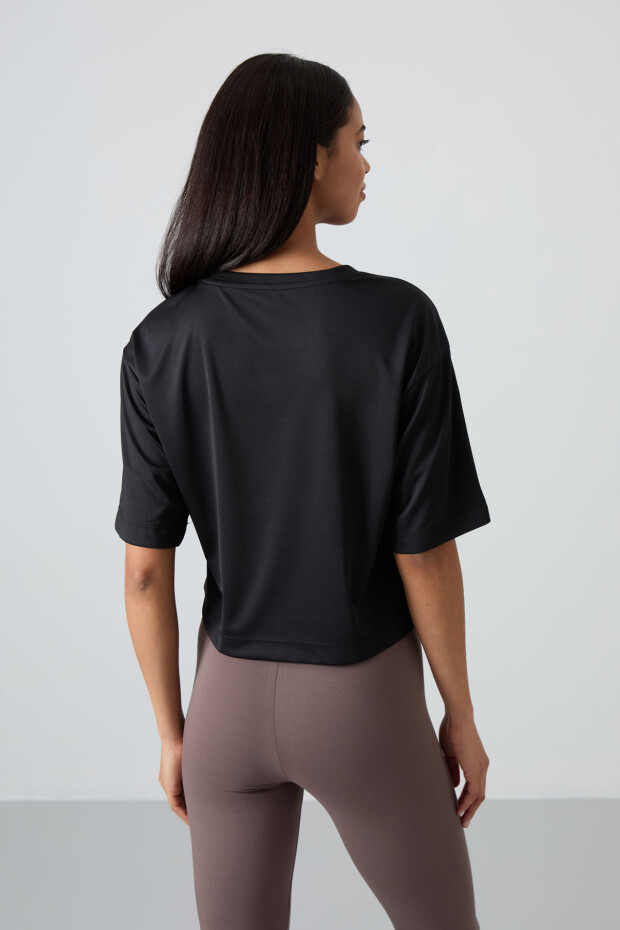 Siyah Nefes Alan Dokulu İnce Esnek Standart Kalıp Performans Kadın T-Shirt - 97284 - 5