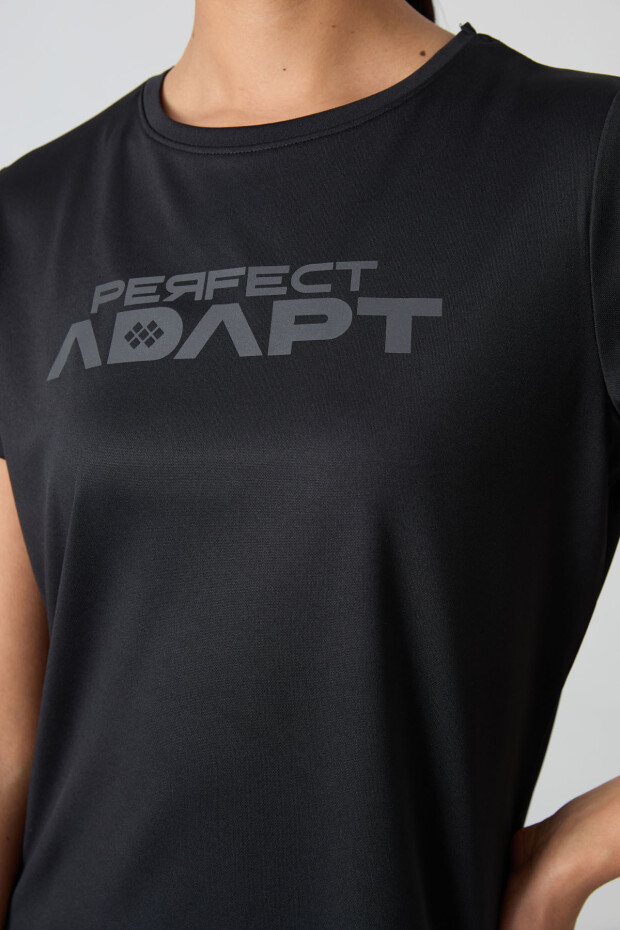 Siyah Nefes Alan Dokulu İnce Esnek Standart Fit Performans Kadın T-Shirt - 97283 - 3