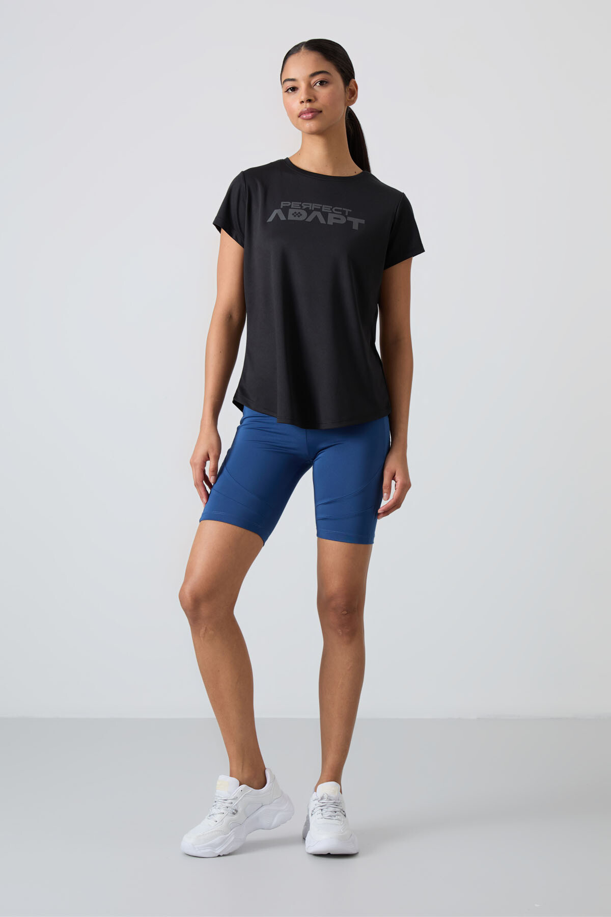 Siyah Nefes Alan Dokulu İnce Esnek Standart Fit Performans Kadın T-Shirt - 97283 - TOMMYLIFE (1)