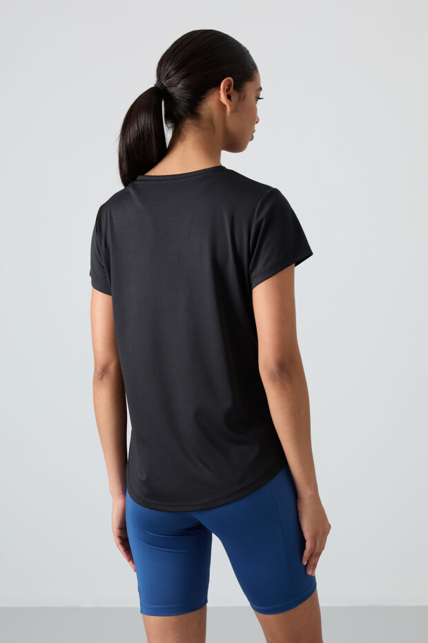 Siyah Nefes Alan Dokulu İnce Esnek Standart Fit Performans Kadın T-Shirt - 97283 - 5