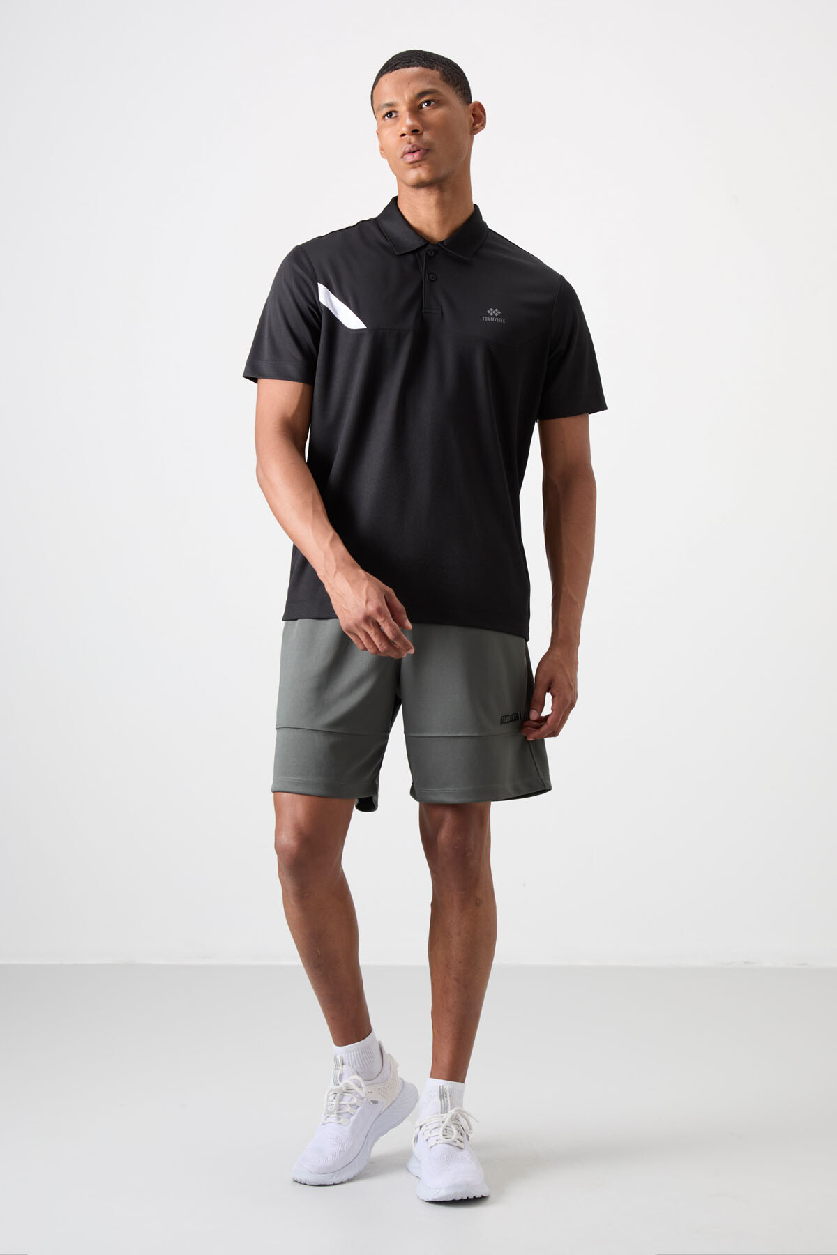 Siyah Nefes Alan Dokulu İnce Esnek Standart Fit Polo Yaka Erkek Performans T-Shirt - 88402 - TOMMYLIFE (1)