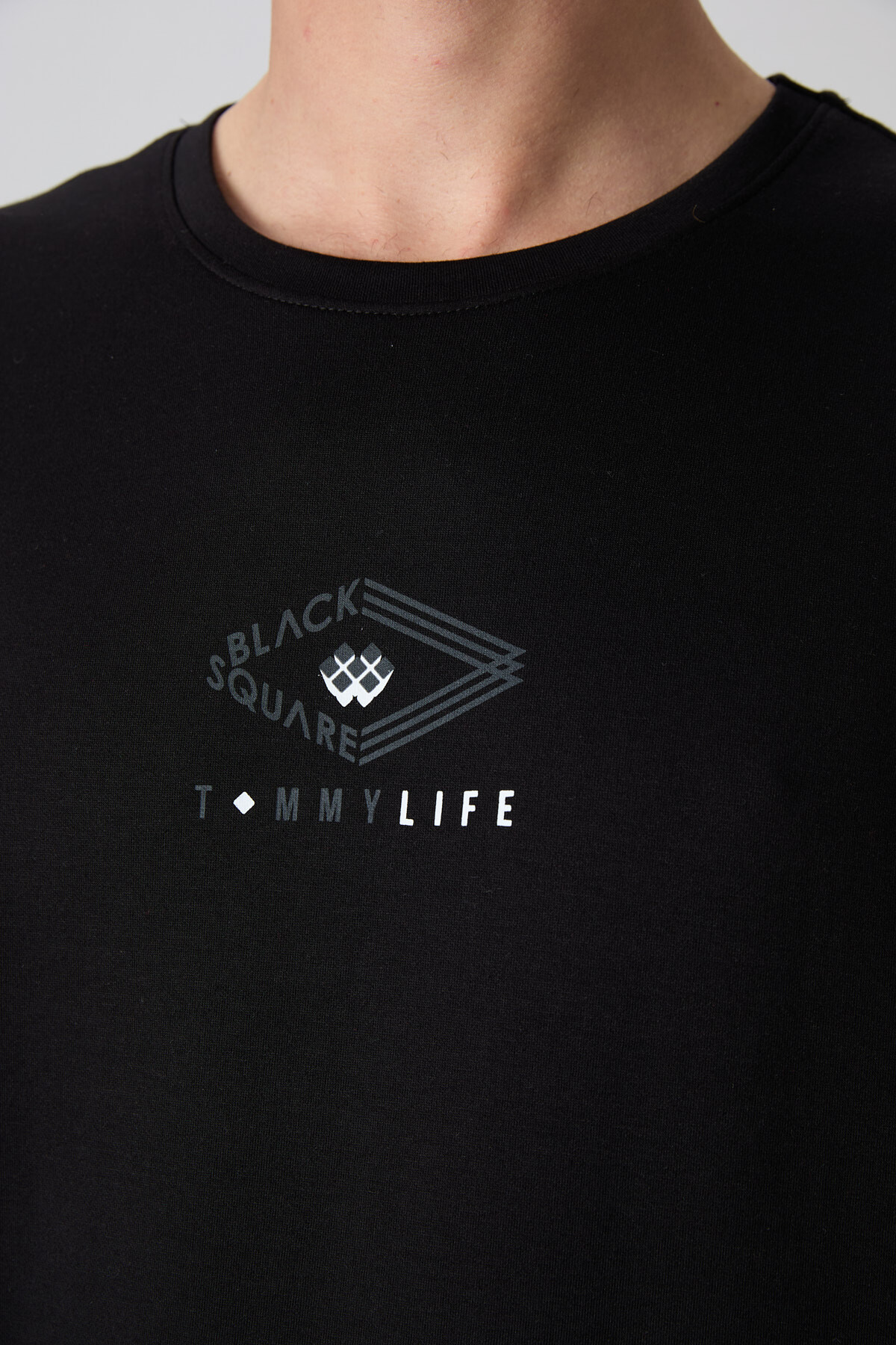 Siyah Pamuklu Kalın Yumuşak Dokulu Oversize Fit Baskılı Erkek T-Shirt - 88325 - TOMMYLIFE (1)