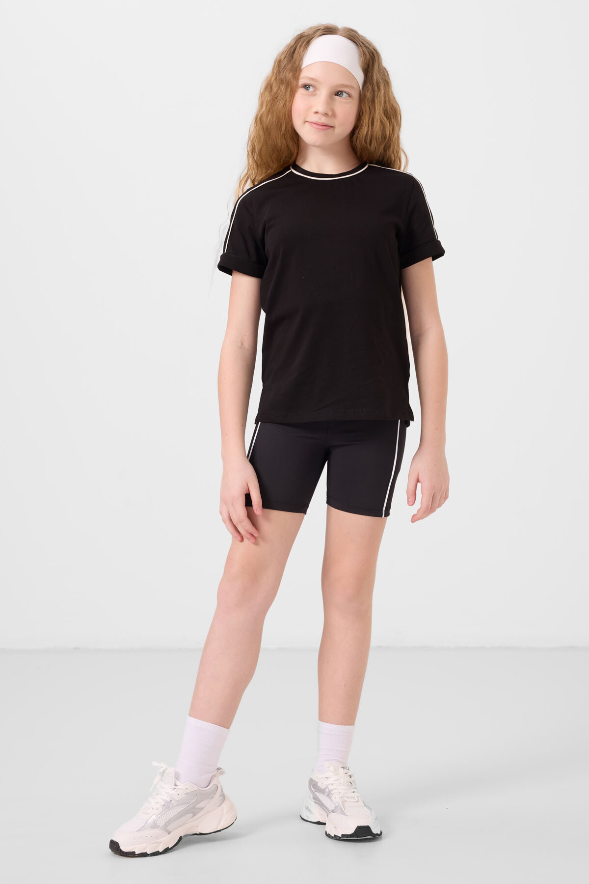 Siyah Pamuklu O Yaka Standart Fit Basic Kız Çocuk T-Shirt - 75177 - TOMMYLIFE (1)