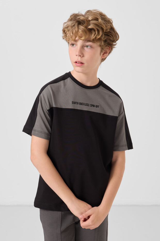 Siyah Pamuklu Yumuşak Dokulu Oversize Fit Nakışlı Erkek Çocuk T-Shirt - 11290 - 3