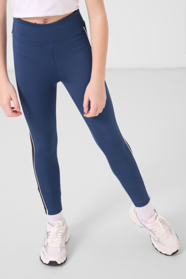 Siyah-Parlament O Yaka Yan Şerit Detaylı Standart Fit Performans Kız Çocuk Tayt Takım - 75191 - TOMMYLIFE (1)