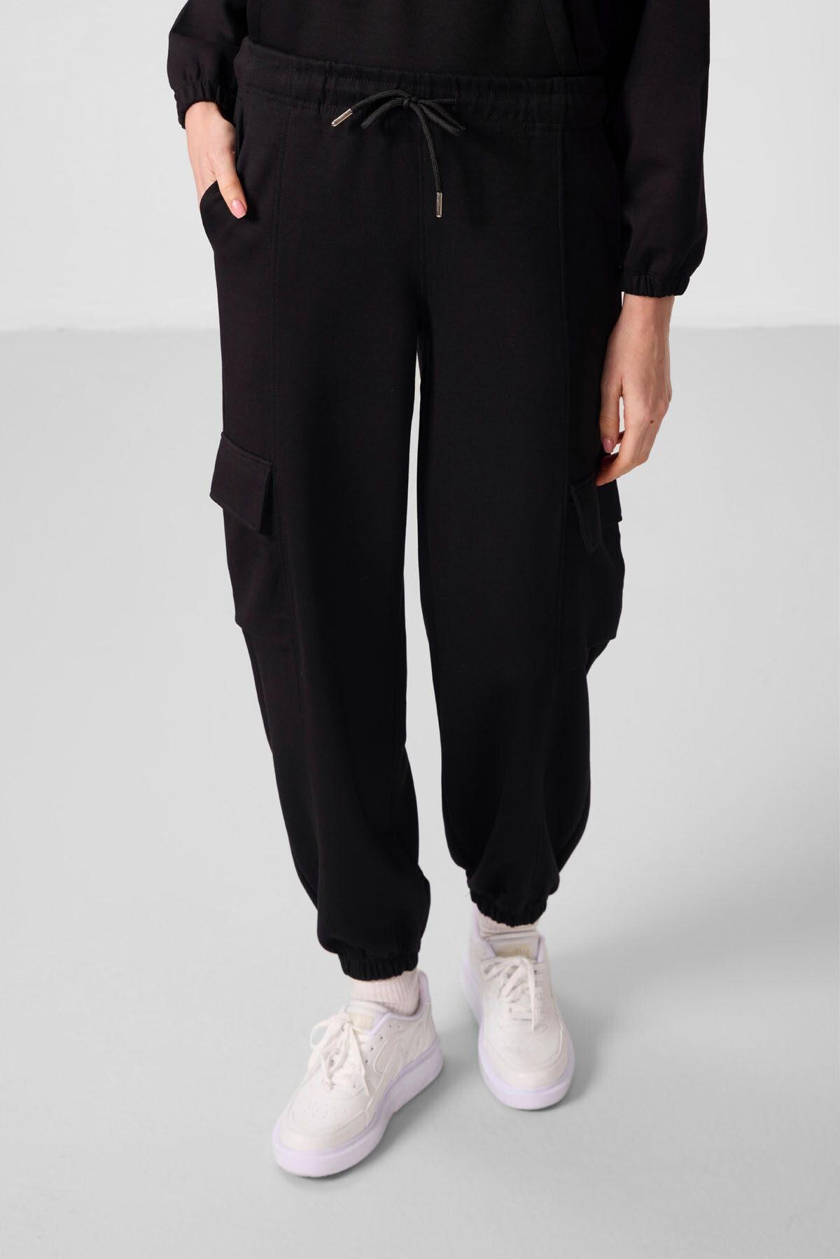 Siyah Yumuşak Dokulu Dik Yaka Gizli Fermuarlı Oversize Kadın Eşofman Takım - 95351 - TOMMYLIFE (1)