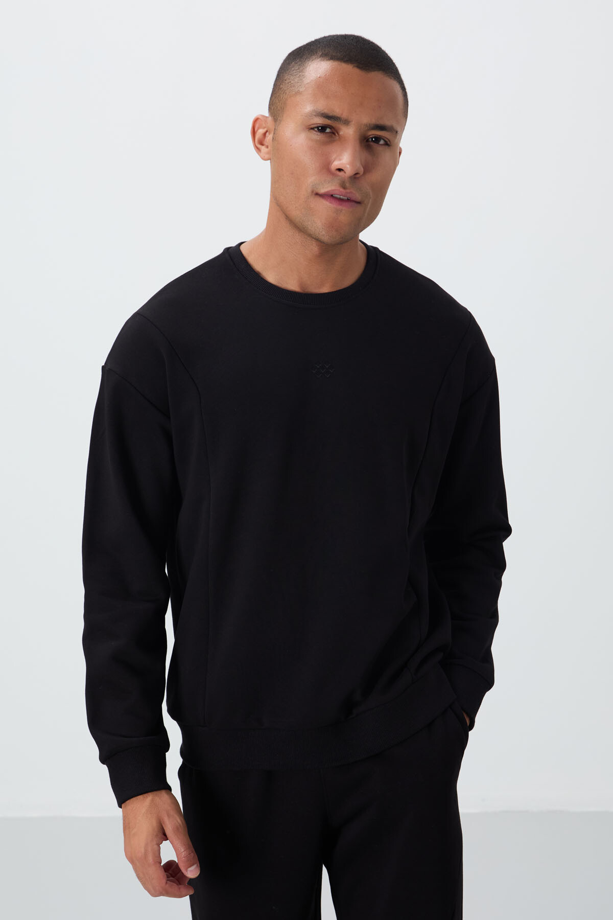 Siyah Kompakt Pamuklu Kalın Pürüzsüz Dokulu O Yaka Comfort Fit Erkek Eşofman Takım -85263 - TOMMYLIFE (1)