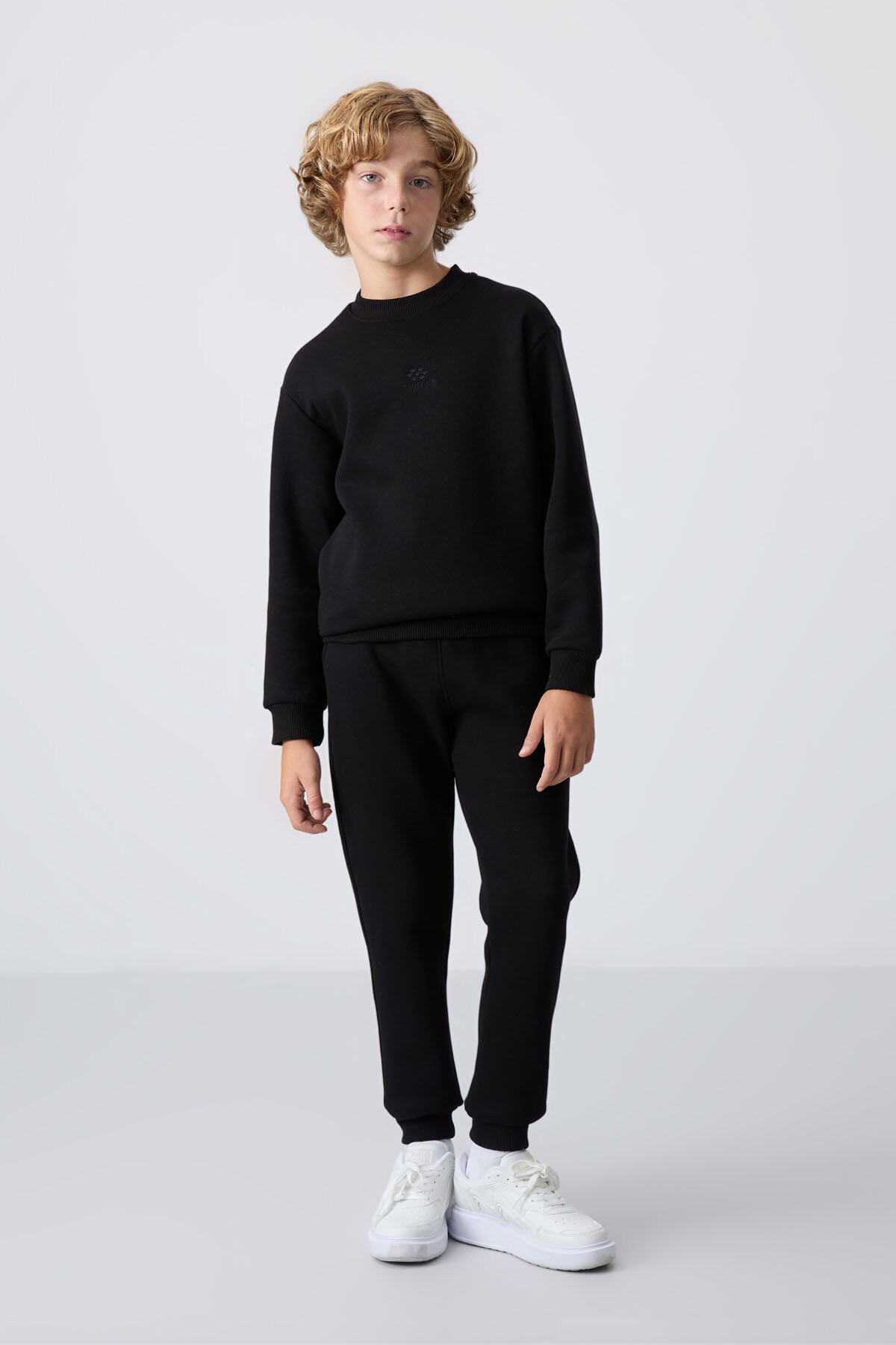 Siyah Pamuklu Kalın İçi Tüylü Yumuşak Dokulu Standart Fit Nakışlı Erkek Çocuk Eşofman Takım - 11249 - TOMMYLIFE