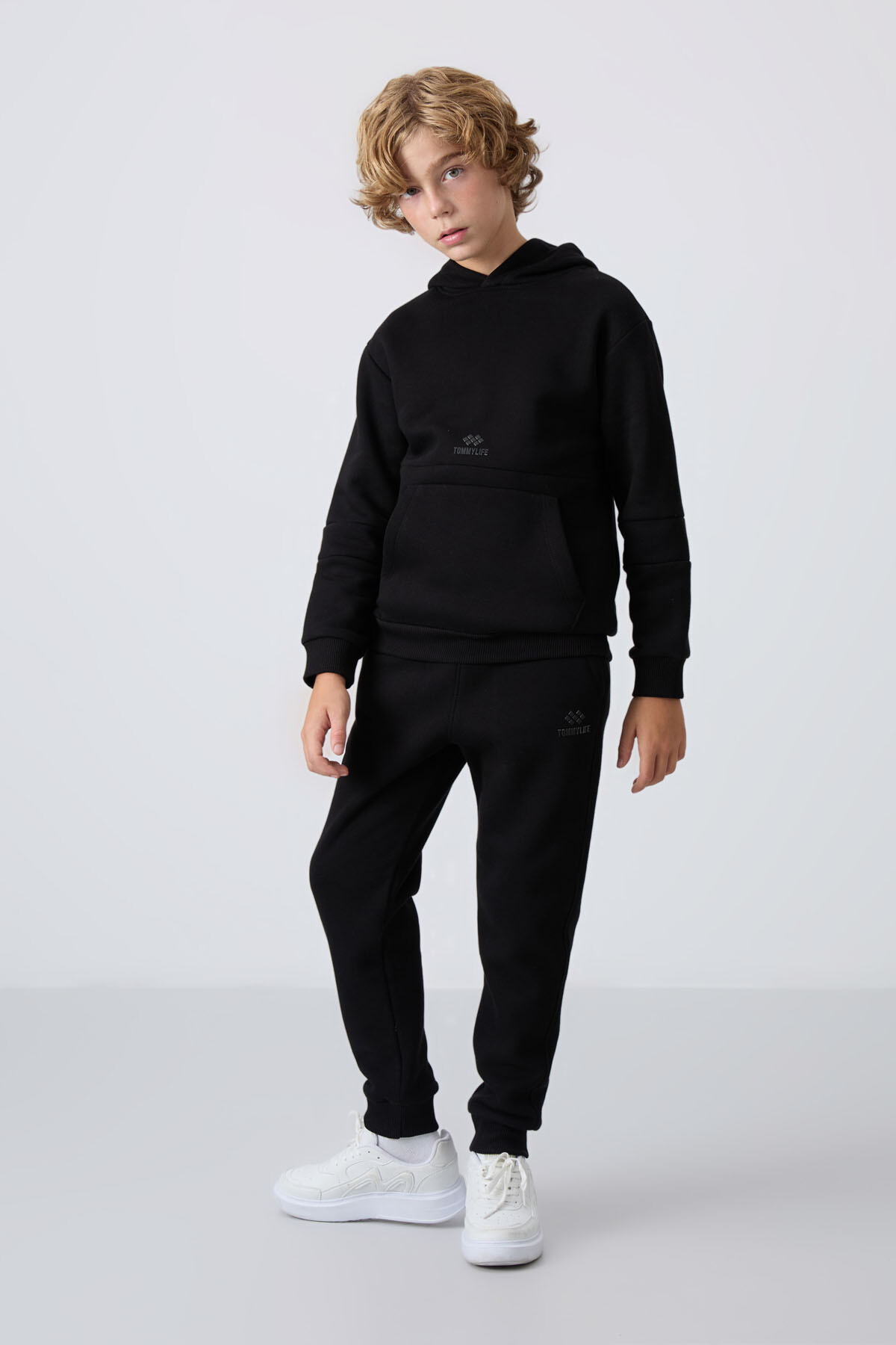 Siyah Pamuklu Kalın İçi Tüylü Yumuşak Dokulu Standart Fit Nakışlı Erkek Çocuk Eşofman Takım - 11255 - TOMMYLIFE