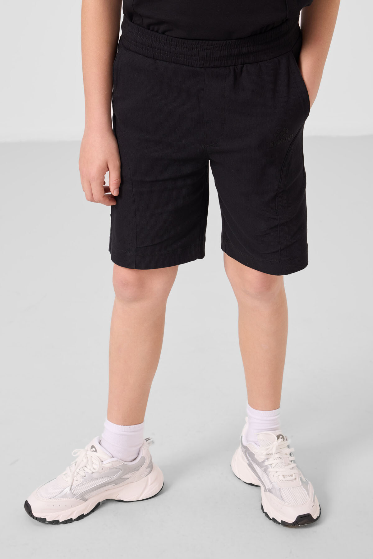 Siyah Pamuklu Oversize Fit Dokuma Hafif Esnek Chino Erkek Çocuk Şort Takım - 11276 - TOMMYLIFE (1)