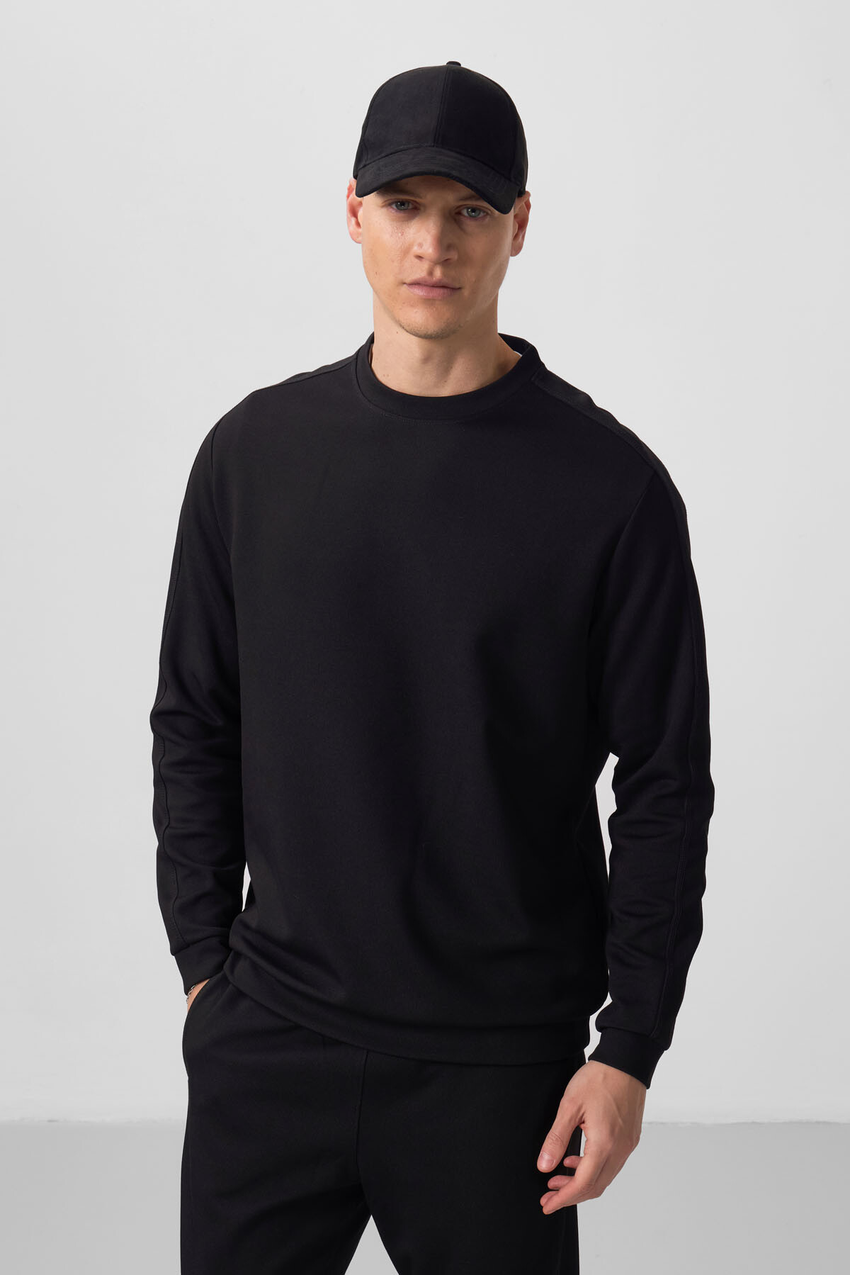 Siyah Yüzeyi Dokulu Oversize Erkek Eşofman Takım - 85275 - TOMMYLIFE (1)