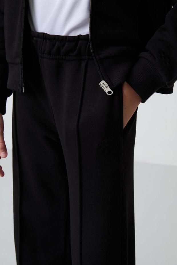 Siyah Pamuklu İçi Tüylü Yumuşak Dokulu Standart Fit Nakışlı Kız Çocuk Eşofman Takım - 75161 - 4