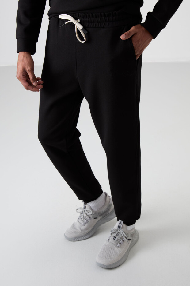 Siyah - Siyah Pamuklu Kalın Yumuşak Dokulu Comfort Fit Nakışlı Erkek Eşofman Takım - 85254 - 3