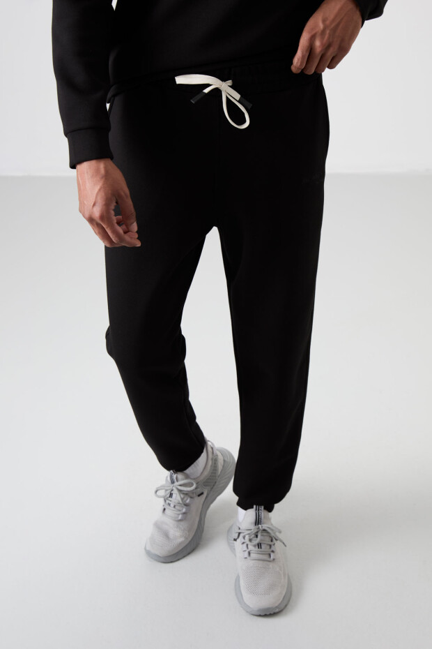 Siyah - Siyah Pamuklu Kalın Yumuşak Dokulu Comfort Fit Nakışlı Erkek Eşofman Takım - 85254 - 8