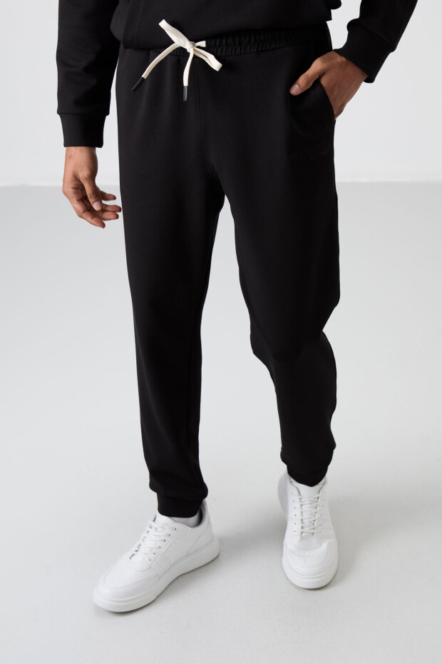 Siyah - Siyah Pamuklu Kalın Yumuşak Dokulu Comfort Fit Nakışlı Erkek Eşofman Takım - 85255 - 3