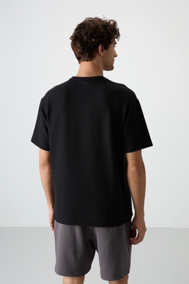 Siyah Waffle İnterlok Yüzeyi Dokulu Oversize Fit Basic Erkek T-Shirt - 88380 - 6