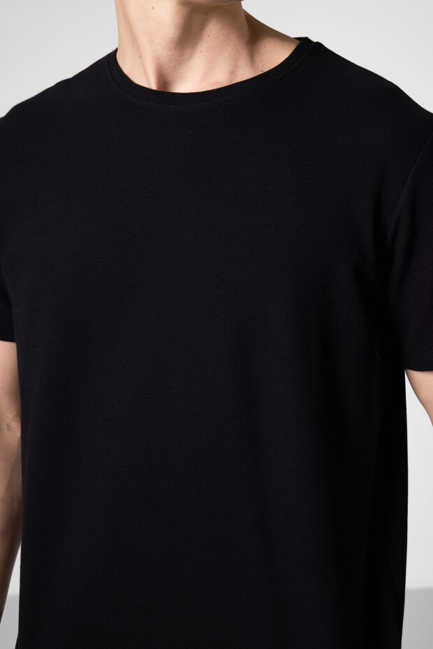 Siyah Yüzeyi Dokulu Rahat Form Basic Erkek T-Shirt - 88436 - 3