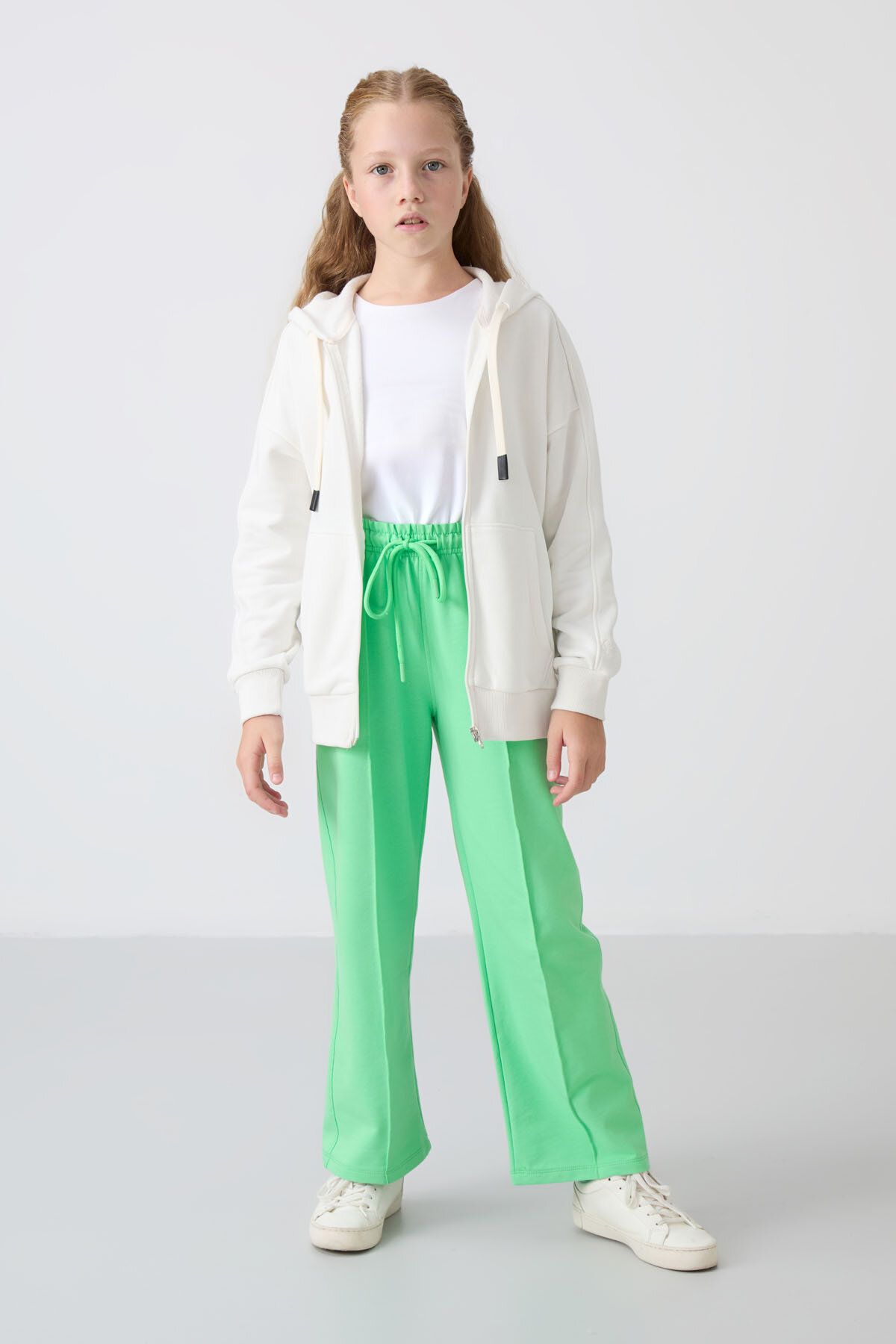 Su Yeşil Cepli Ön Dikiş Detaylı Geniş Paça Kız Çocuk Eşofman Altı -75144 - TOMMYLIFE