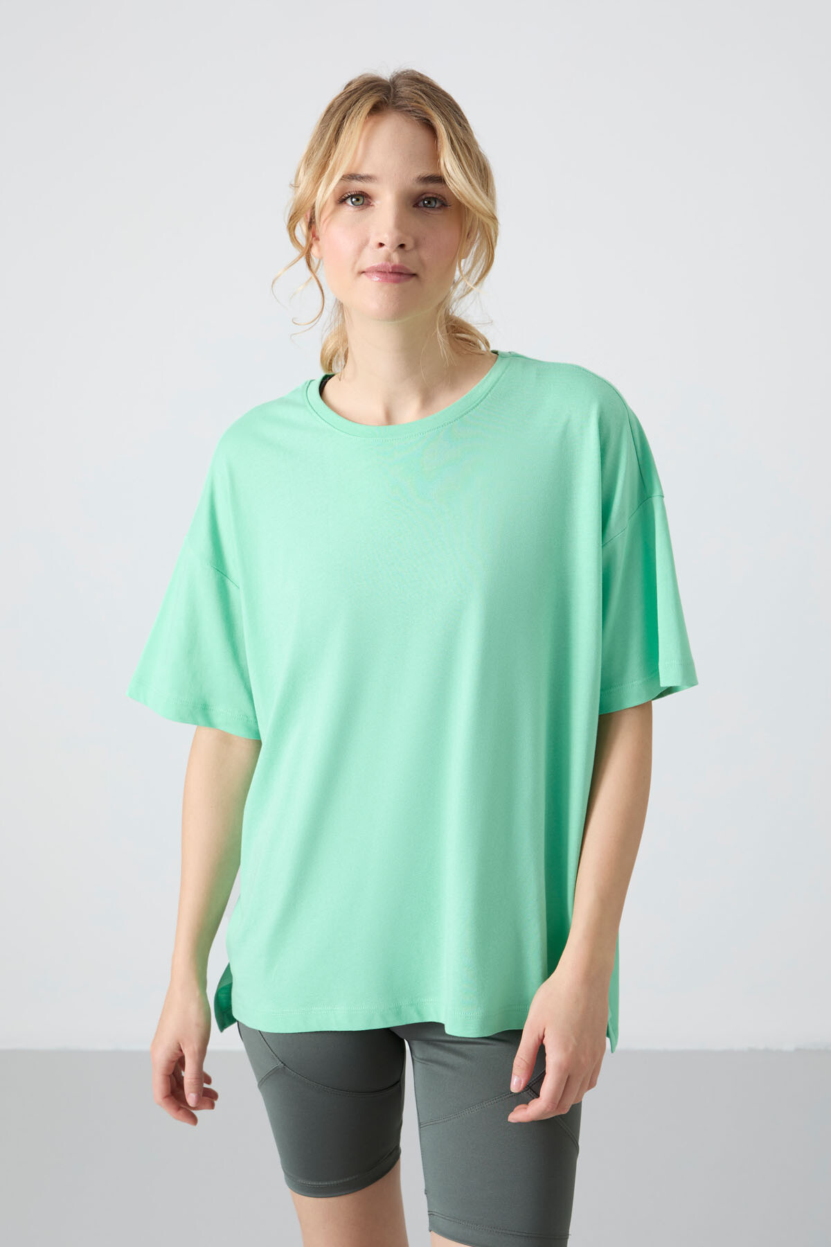 Su Yeşili Penye Modal Yumuşak Tuşeli Oversize Fit Basic Kadın T-Shirt- 97285 - TOMMYLIFE