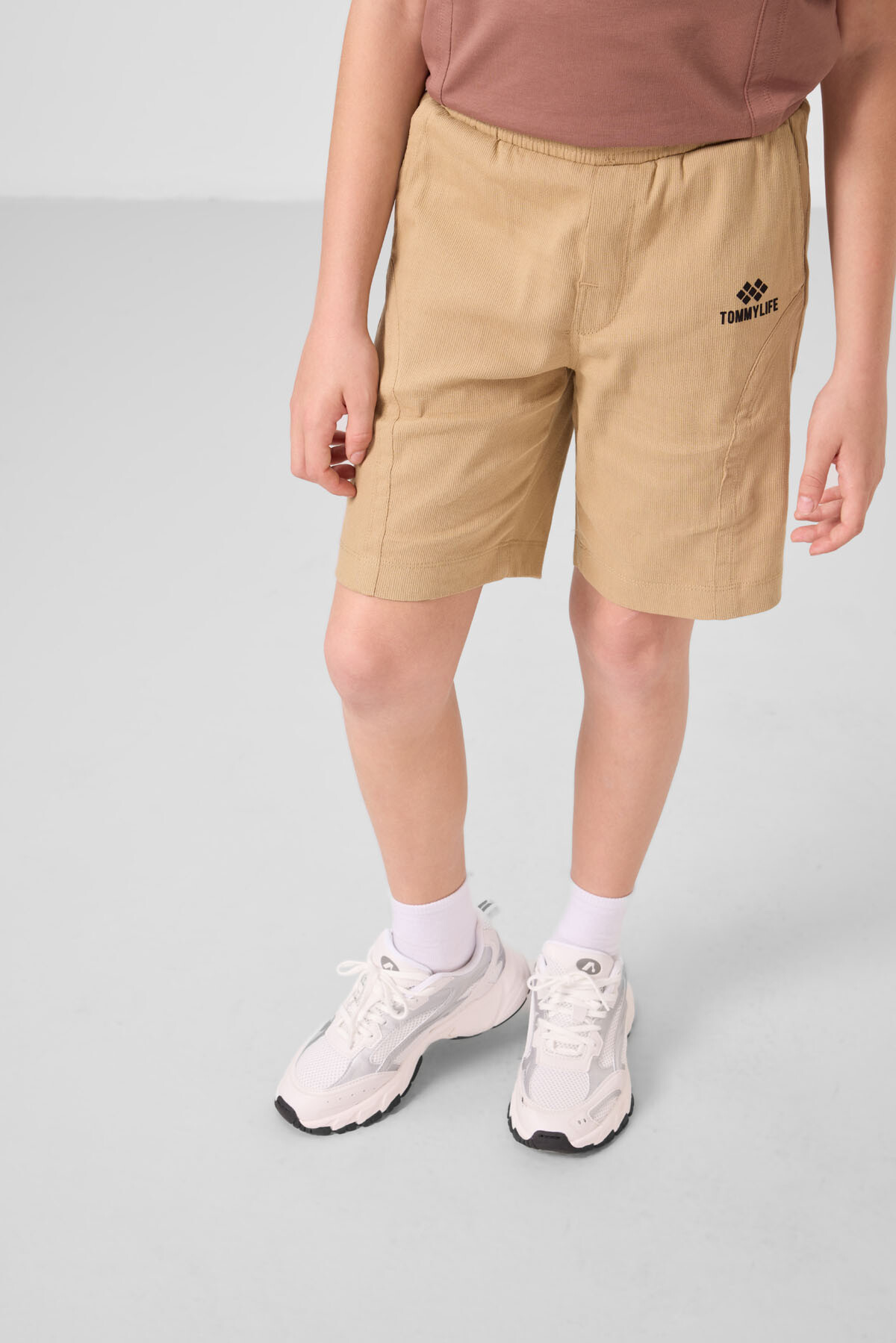 Tarçın-Koyu Bej Pamuklu Oversize Fit Dokuma Hafif Esnek Chino Erkek Çocuk Şort Takım - 11276 - TOMMYLIFE (1)