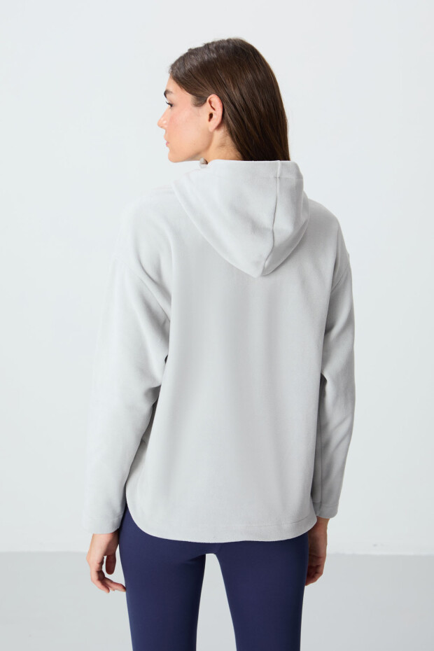 Taş Kalın Yumuşak Dokulu Kapüşonlu Standart Kalıp Nakışlı Polar Kadın Sweatshirt -97286 - 6