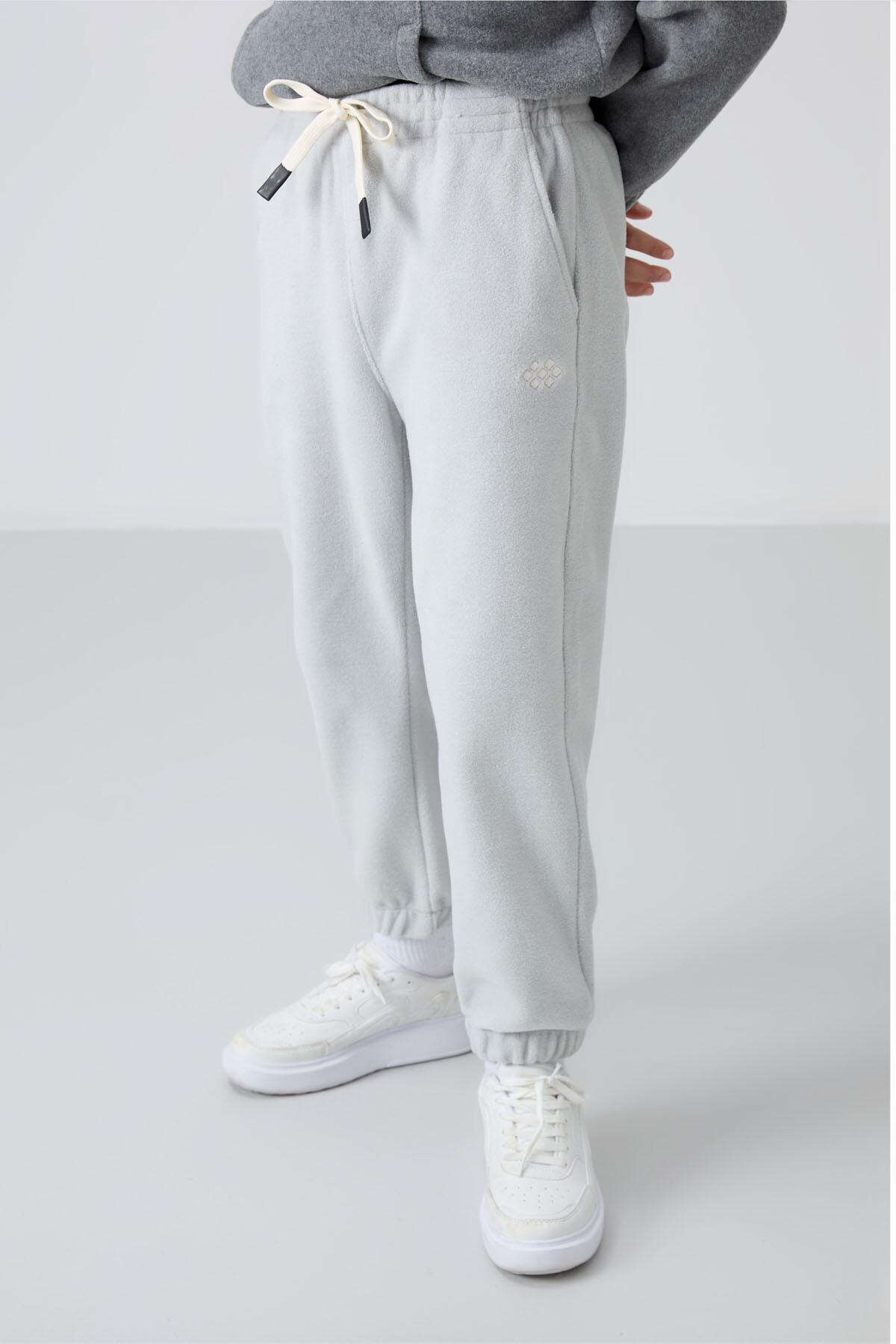 Taş Kalın Yumuşak Dokulu Standart Fit Nakışlı Polar Erkek Çocuk Eşofman Alt - 11220 - TOMMYLIFE (1)