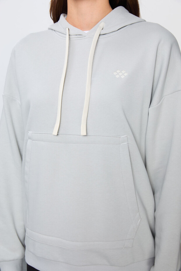 Taş Kompakt Pamuklu Kalın Pürüzsüz Dokulu Kapüşonlu Rahat Form Fit Kadın Sweatshirt - 97291 - 5