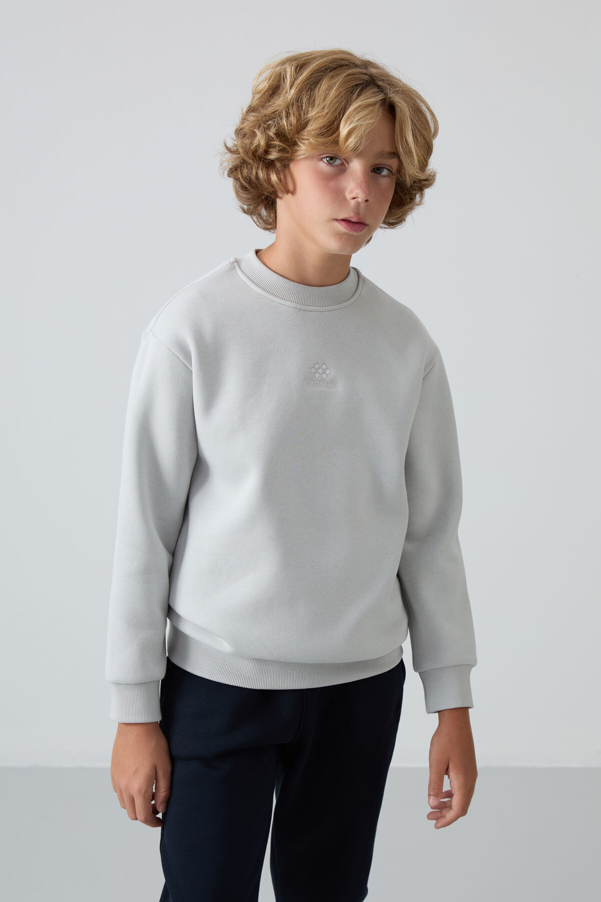 Taş Pamuklu Kalın İçi Tüylü Yumuşak Dokulu Standart Fit Nakışlı Erkek Çocuk Sweatshirt - 11232 - TOMMYLIFE