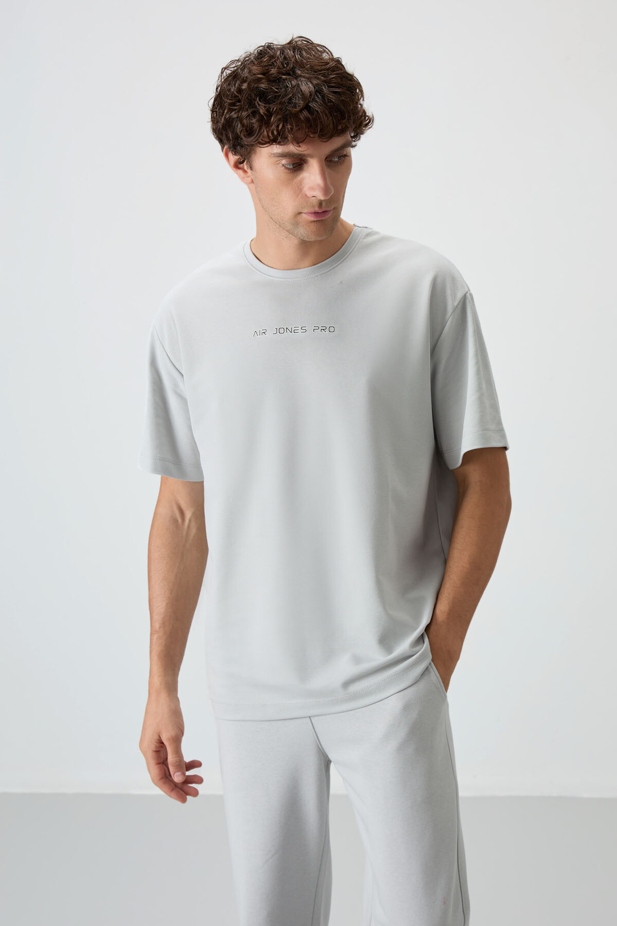 Taş Pamuklu Kalın Yüzeyi Dokulu Oversize Fit Baskılı Erkek T-Shirt - 88364 - Air Jones