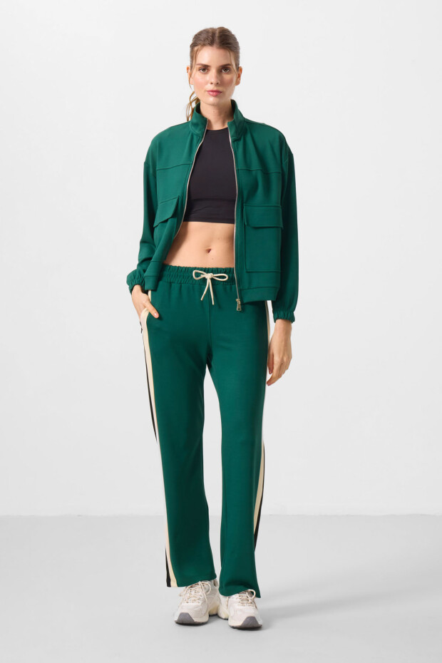 Yeşil Yumuşak Dokulu Dik Yaka Oversize Kargo Cepli Kadın Crop Top Sweatshirt - 97301 - 2