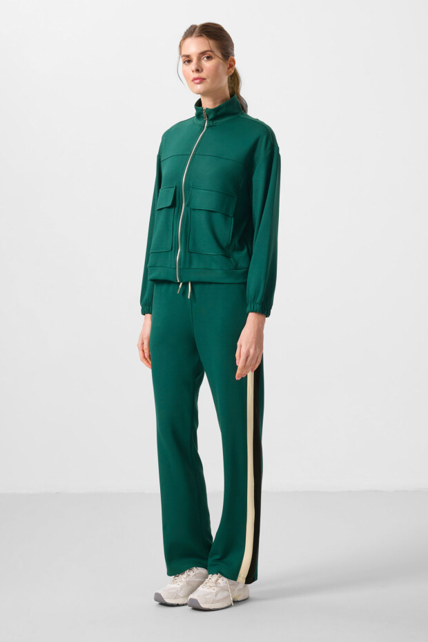 Yeşil Yumuşak Dokulu Dik Yaka Oversize Kargo Cepli Kadın Crop Top Sweatshirt - 97301 - 4