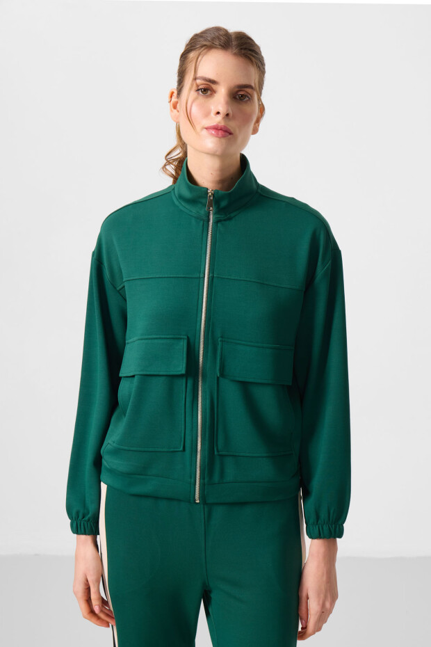 Yeşil Yumuşak Dokulu Dik Yaka Rahat Form Kargo Cepli Kadın Crop Top Sweatshirt - 97301 - 1