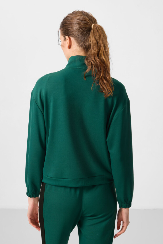 Yeşil Yumuşak Dokulu Dik Yaka Rahat Form Kargo Cepli Kadın Crop Top Sweatshirt - 97301 - 5