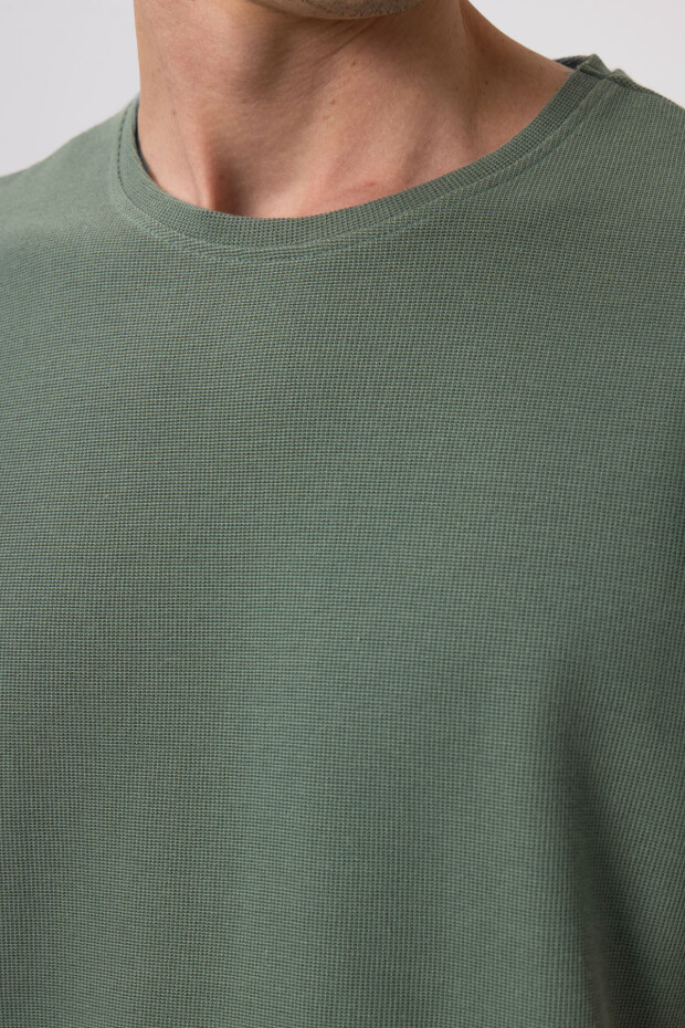Yeşil Yüzeyi Dokulu Rahat Form Basic Erkek T-Shirt - 88436 - 3